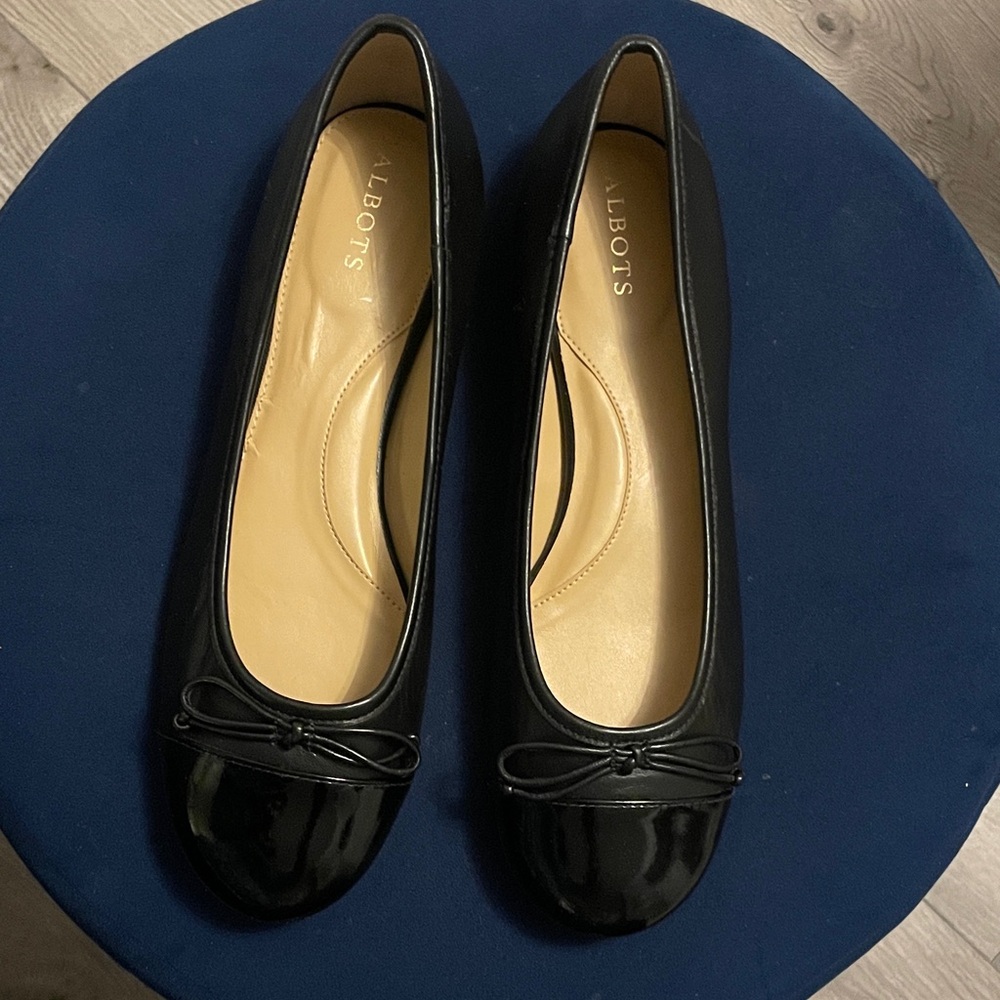 Talbots Black Leather Ballet Flats with Patent Cap and Bow- Size 9